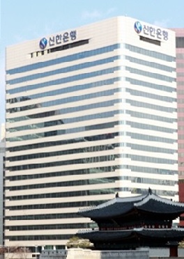 지난해 신한은행은 서울시 1금고 유치 과정에서<br>서울시에 4년간 3000억원에 달하는 출연금을 내기로 해<br>'출혈 경쟁' 논란이 일었다.&lt;신한은행&gt;