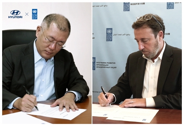 정의선(왼쪽) 현대자동차그룹 수석부회장과 아킴 스타이너 UNDP 사무총장이 온라인으로 진행된 업무 협약식에 참석해 협약을 체결했다. 현대자동차