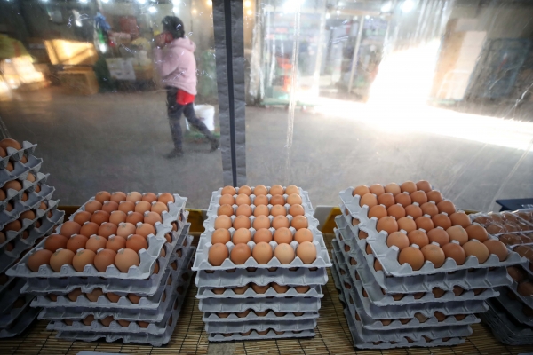 서울 마포농수산물시장에서 계란이 판매되고 있다.뉴시스