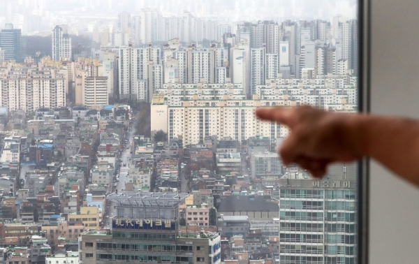 2일 서울의 중소형 전세값이 2년 전보다 평균 5000만원 이상 올랐다는 조사가 나왔다.뉴시스