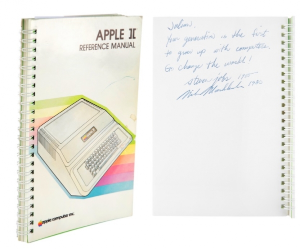 78만7484달러에 판매된 애플 II 매뉴얼.