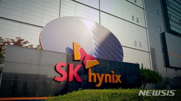 SK하이닉스가 미국 인텔의 낸드플래시 사업부 인수 절차를 완료했다. SK하이닉스