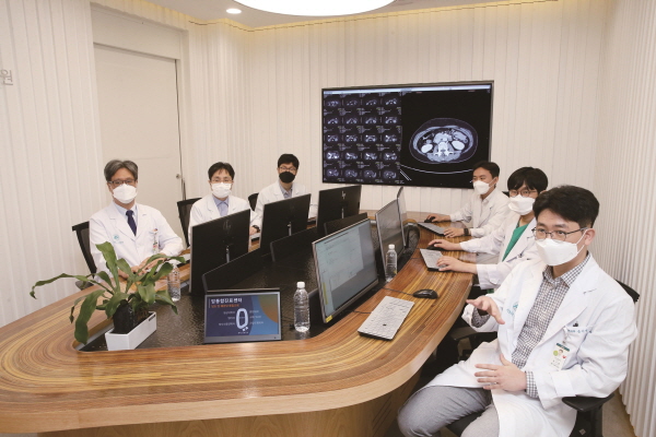 서울아산병원 췌장암팀 의료진이 표준화된 진료가이드라인에 맞춰 다학제 진료를 하고 있다. 서울아산병원