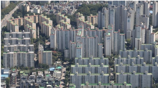 부동산 시장 침체로 인해 아파트 값 하락세를 겪고 있는 서울의 아파트 단지 &lt;뉴시스&gt;&nbsp;