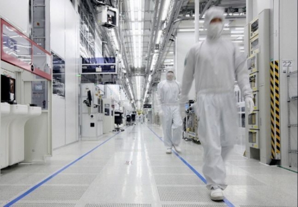중국 시안에 있는 삼성전자 반도체 공장 생산라인의 모습. &lt;삼성전자&gt;