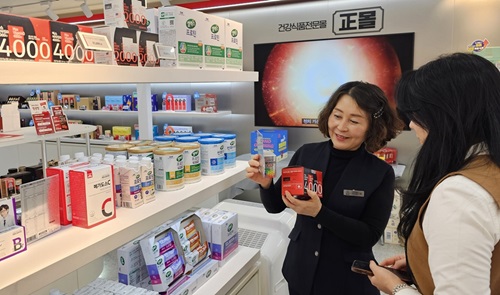 정관장이 국내외 유명 건강식품 90여 종을 구매할 수 있는‘정몰 을지로본점’을 열었다.KGC인삼공사