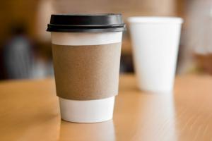 “일회용 컵으로 매일 커피 마시면 미세플라스틱 年 2600개 먹는 셈”