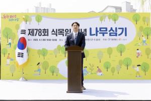 정준호 서울시의원, ‘제78회 식목일 시민과 함께 나무심기’ 행사 참석