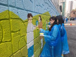 동아쏘시오그룹, 희망의 메시지를 담은 벽화 그리기 봉사 진행