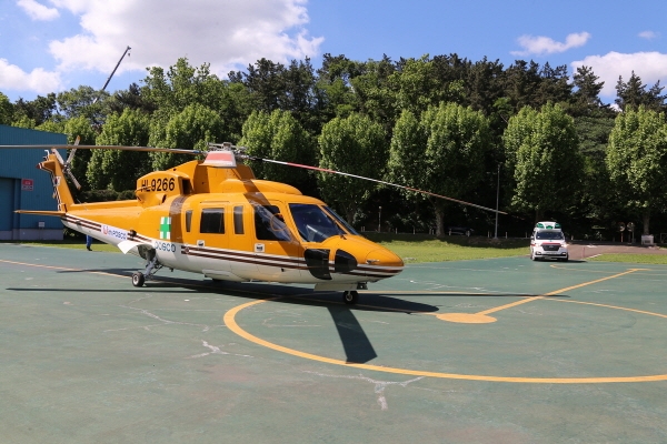 포스코는 제철소와 그룹사, 협력사 사업장 내 안전사고 발생 시 자사 보유 헬기로 응급환자를 이송할 수 있는 체계를 마련했다고 밝혔다. 포스코