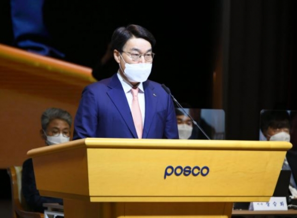 최정우 포스코 회장이 12일 대치동 포스코센터에서 열린 제53기 포스코 정기주주총회에서 발언을 하고 있다.