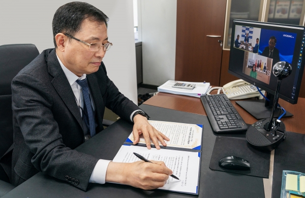 김용섭 효성티앤씨 대표가 8일 ‘리젠오션’ 프로젝트를 위한 업무협약을 체결했다. 뉴시스