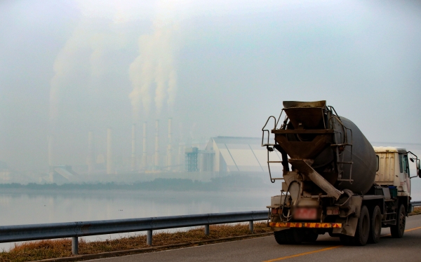 2019년 12월 10일 미세먼지 비상저감조치가 내려진 충남 태안군 석탄가스화복합화력발전소 일대.뉴시스