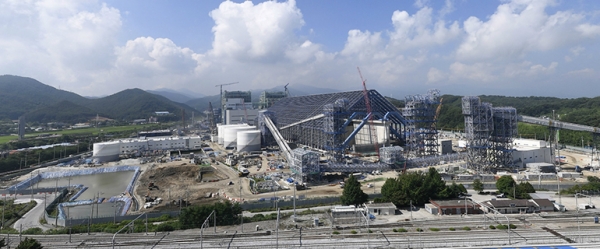 지난 7월 강릉안인화력발전소가 건설되고 있다.강릉에코파워