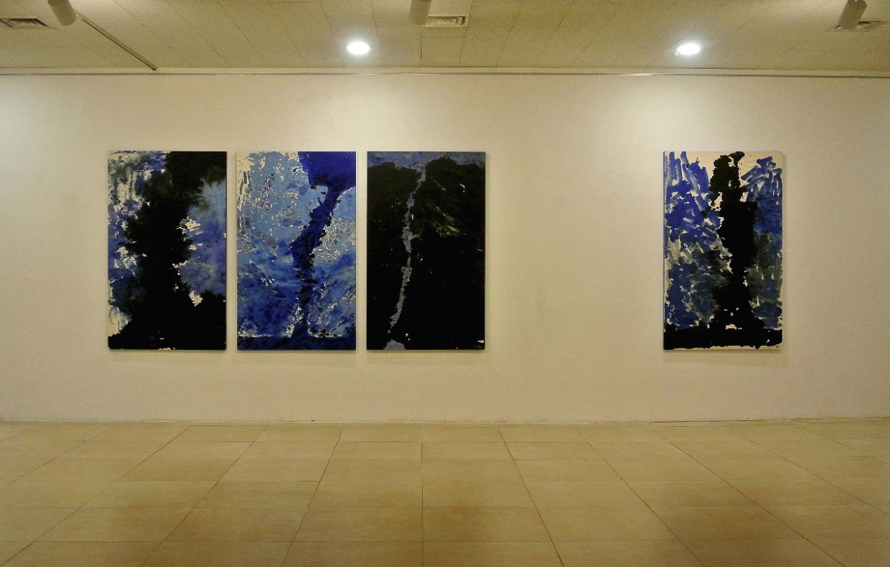 폭포-춘하추동. 맨 오른쪽 작품이 봄. 세 작품 중 맨 왼쪽이 여름, 가을 그리고 겨울. 사진=권동철.