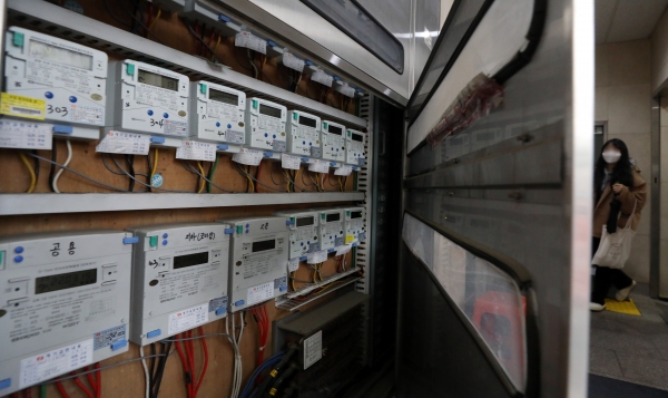 서울 시내 한 오피스텔에 설치된 전기계량기.뉴시스