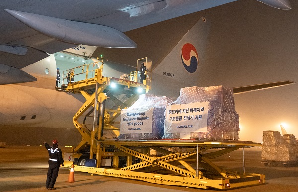 대한항공이 튀르키예 이스탄불행 화물기를 편성, 현지 지진 피해를 입은 이재민들을 위한 구호물자를 수송했다.대한항공