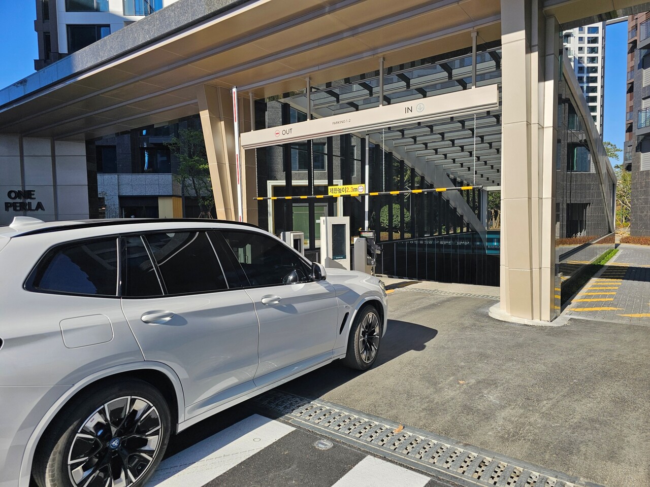 삼성물산 건설부문이 래미안 원페를라에 '래미안 AI 주자창'을 도입했다.<삼성물산>