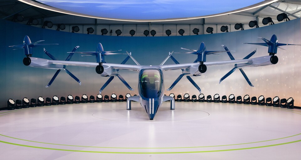 현대자동차그룹의 AAM(첨단항공모빌리티) 독립 법인 슈퍼널(Supernal)이 지난해 미국 라스베이거스에서 열린 CES 2024에 차세대 기체 ‘S-A2’ 실물 모형을 공개했다.<현대자동차그룹>