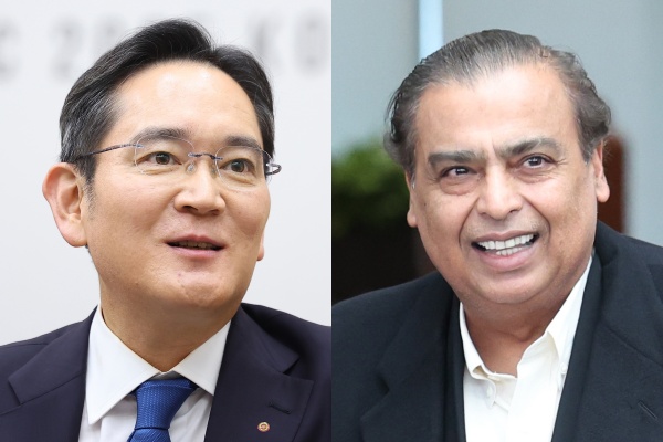 이재용(왼쪽) 삼성전자 회장이 25일 무케시 암바니 릴라이언스그룹 회장과 회동한다.<뉴시스>