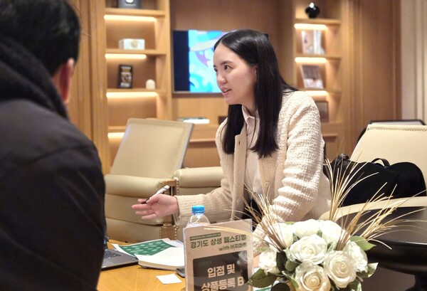 25일 신세계남산에서 열린 경기도 중소셀러 판매컨설팅에서 G마켓 상품기획자(MD)가 무료 상담을 진행하고 있다.<G마켓>
